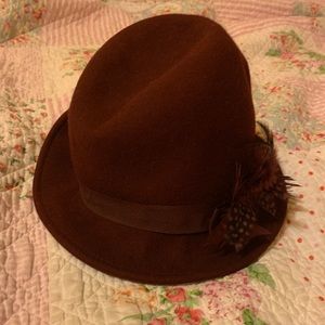 Feather warm hat burgundy/wine color